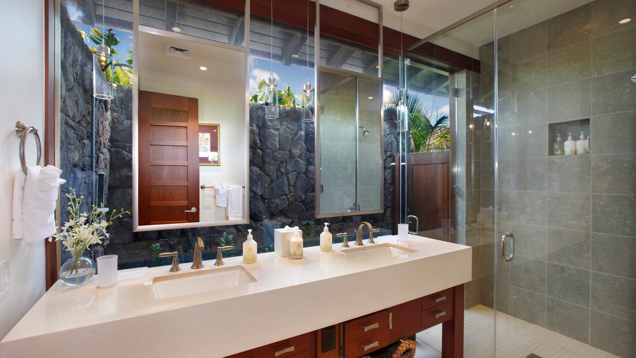 Photo of Bathroom in Poipu