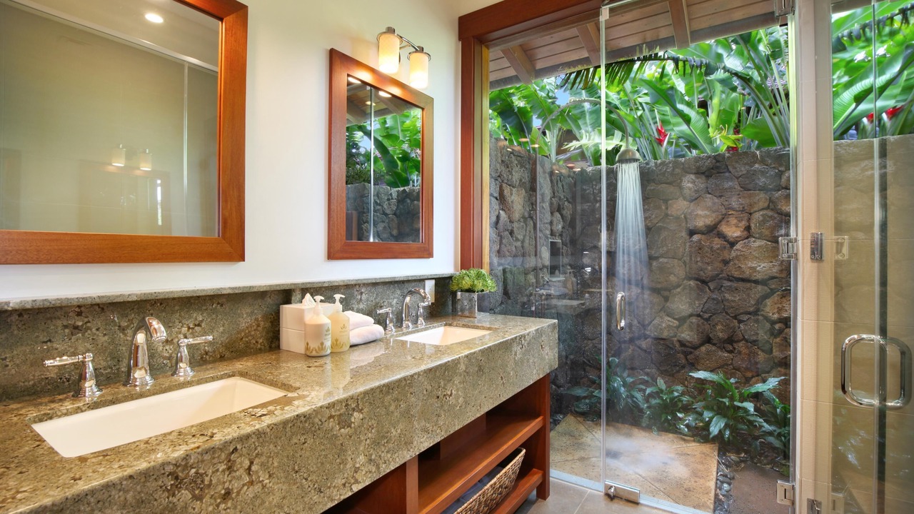 Photo of Bathroom in Poipu