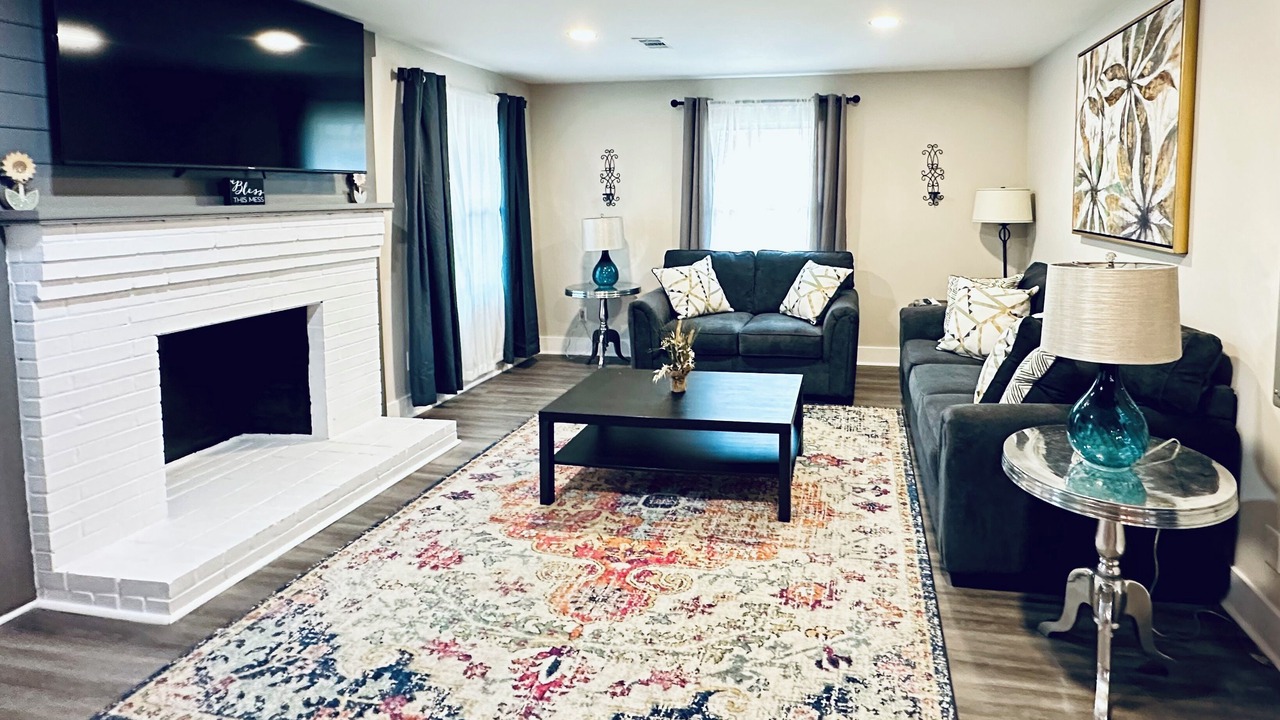 Photo of Livingroom in Tucker