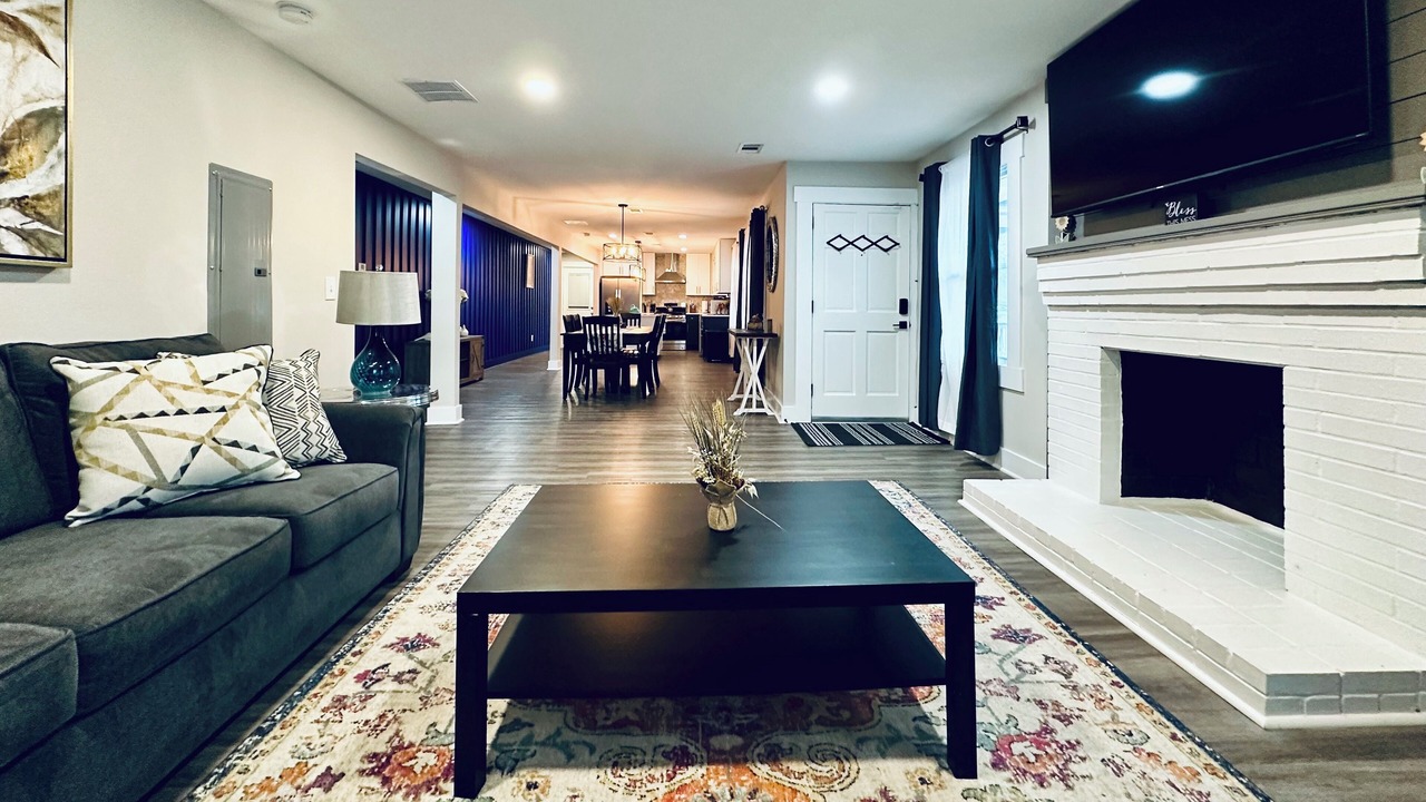 Photo of Livingroom in Tucker