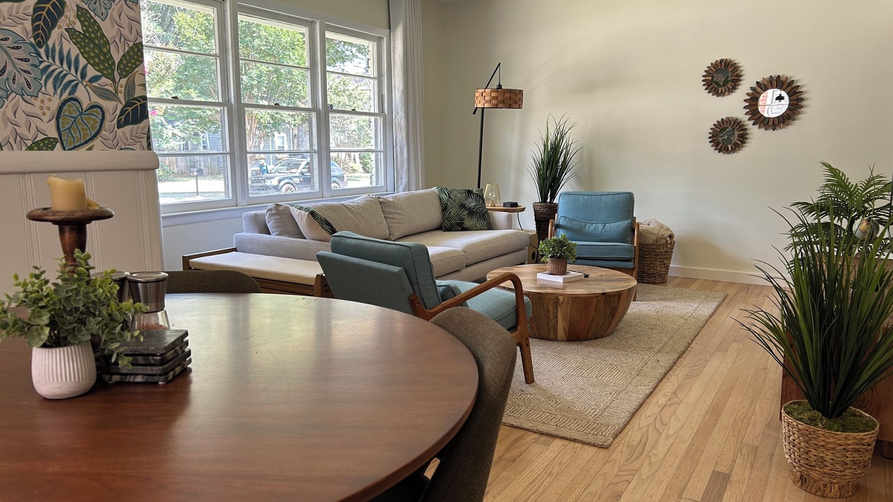 Photo of Livingroom in Edgewood