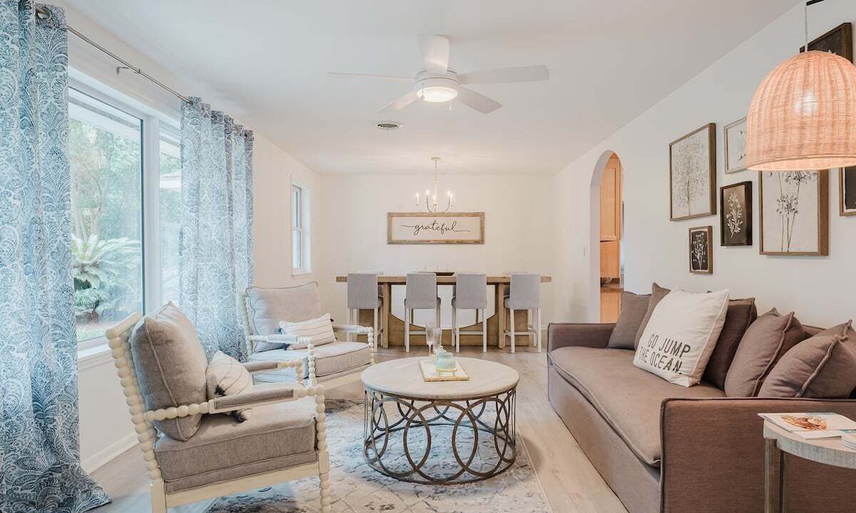 Photo of Livingroom in Saint Simons Heights