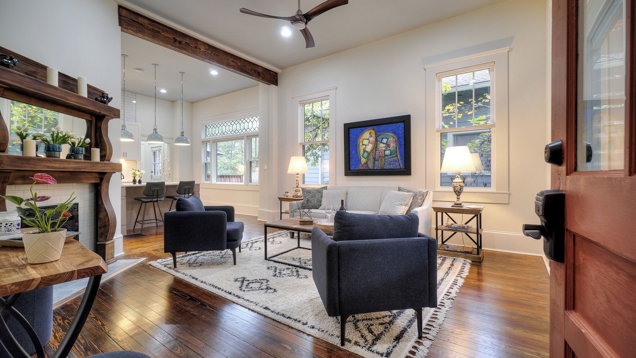 Photo of Livingroom in Inman Park