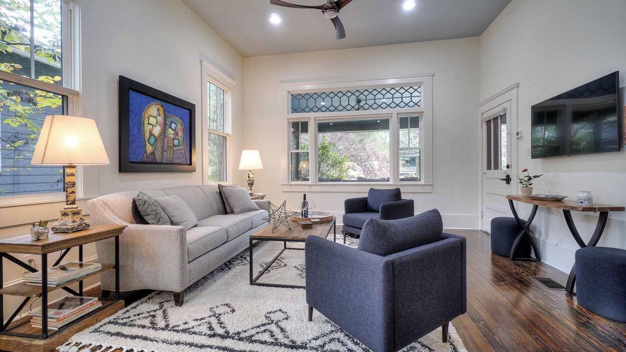 Photo of Livingroom in Inman Park