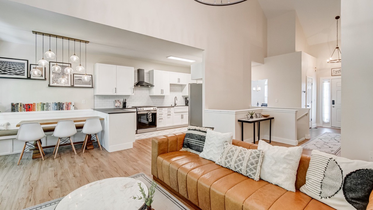 Photo of Livingroom in Johns Creek