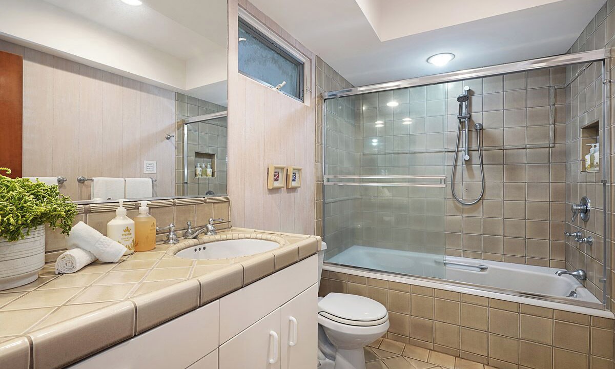 Photo of Bathroom in Poipu