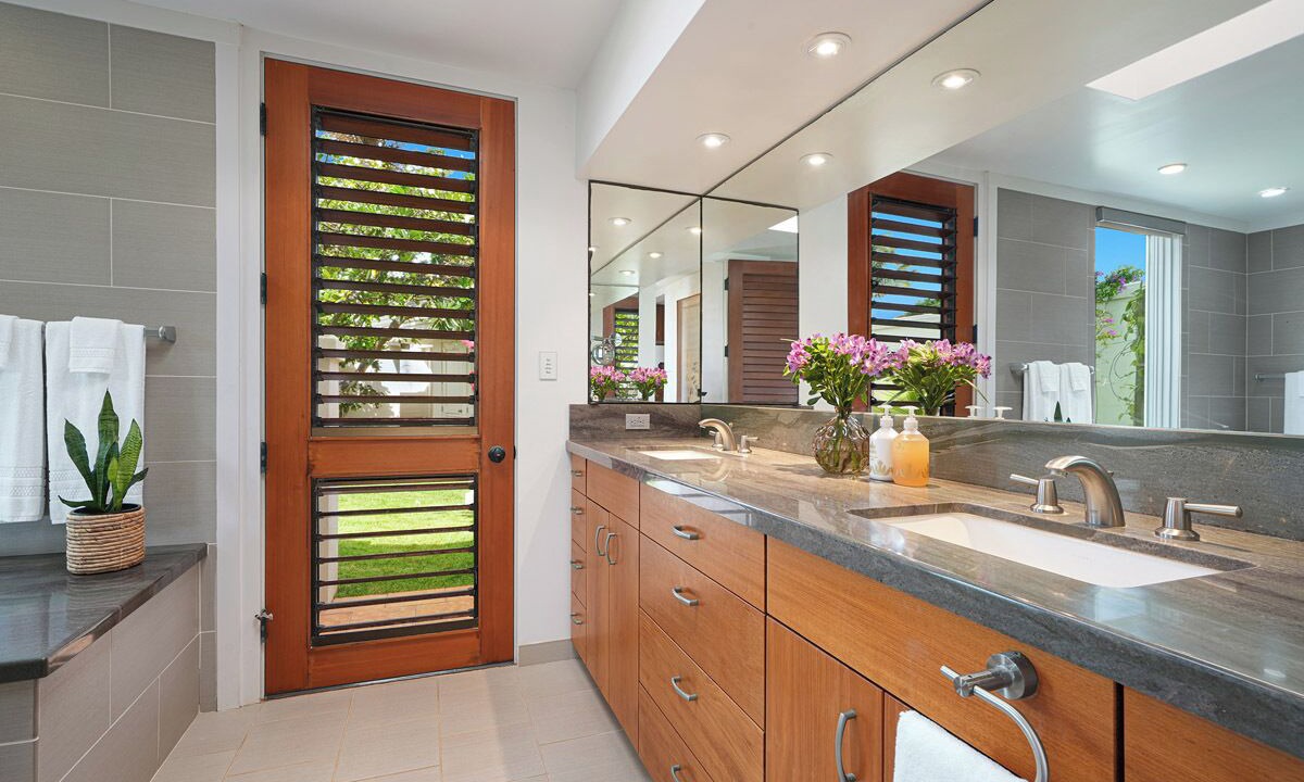 Photo of Bathroom in Poipu