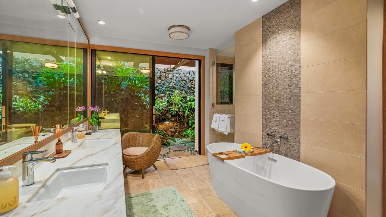Photo of Bathroom in Poipu