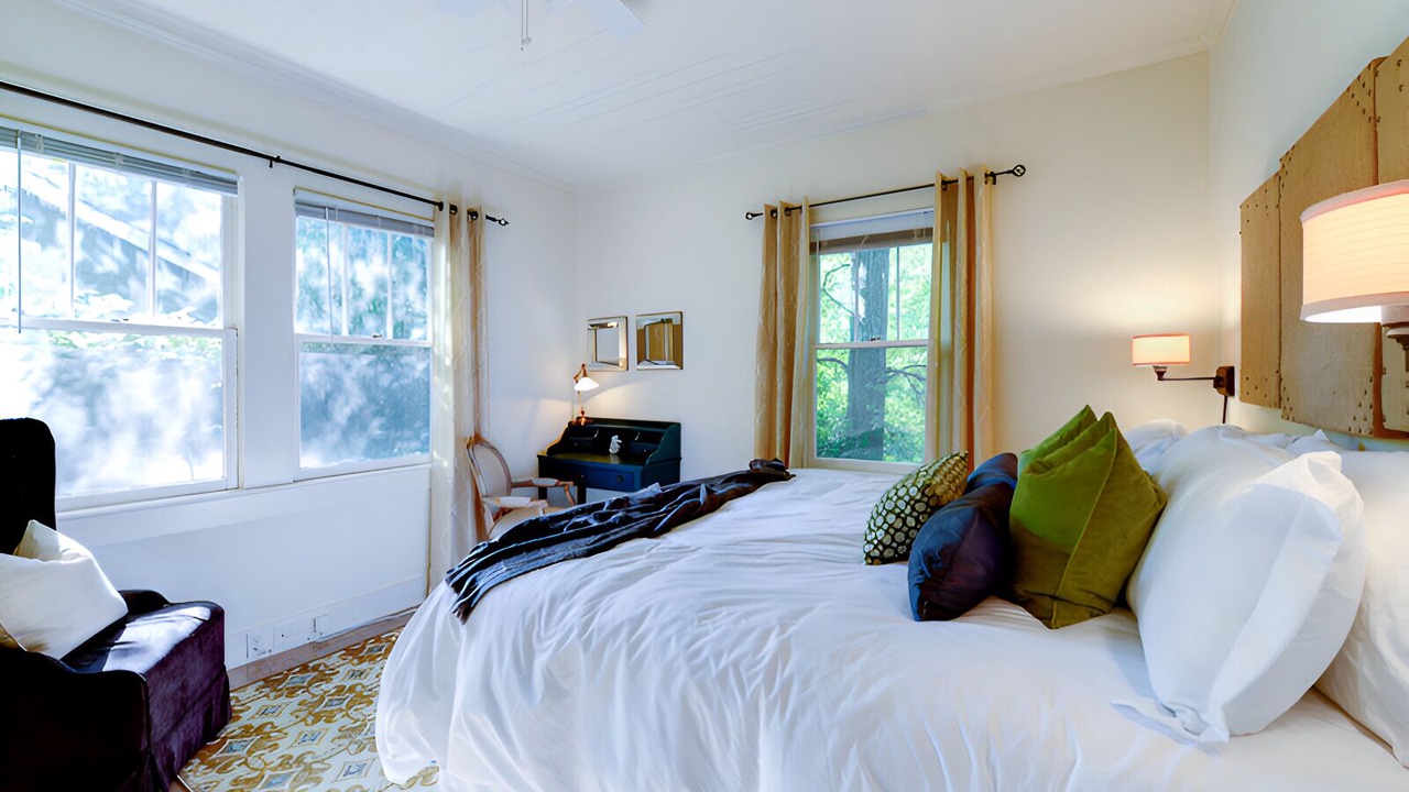 Photo of Bedroom in Garden Hills