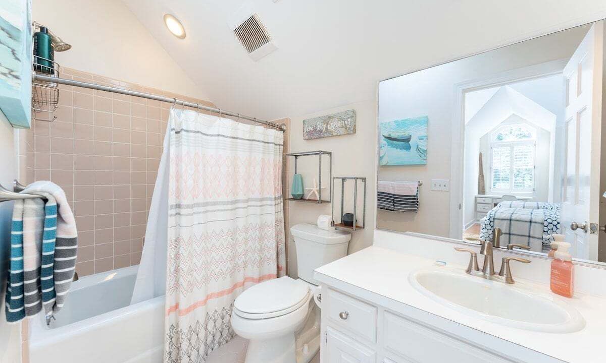 Photo of Bathroom in King City