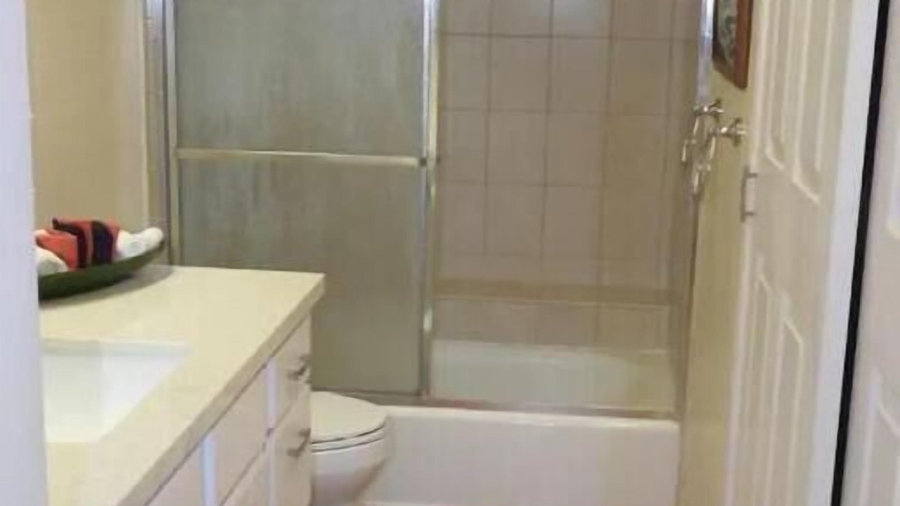 Photo of Bathroom in Queen Emmas Bluffs