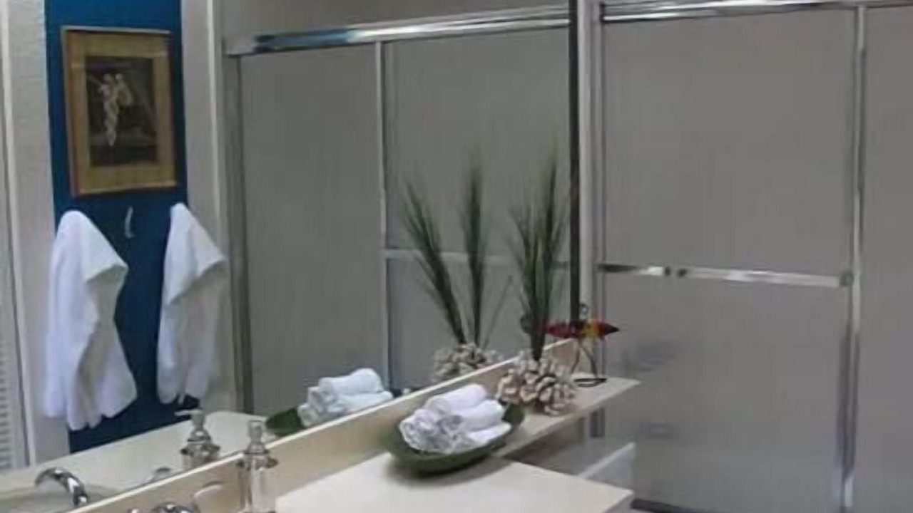 Photo of Bathroom in Queen Emmas Bluffs