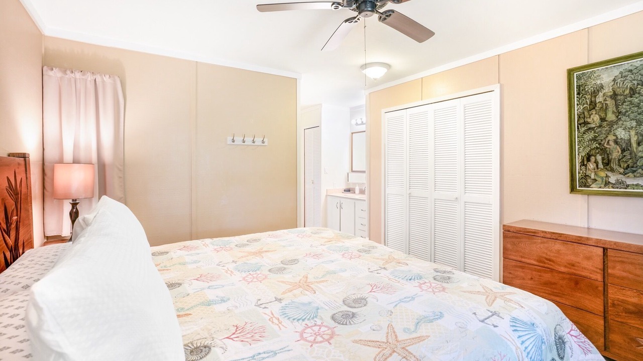 Photo of Bedroom in Queen Emmas Bluffs