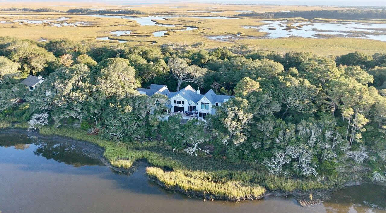 Photo of Others in Middle Island Plantation