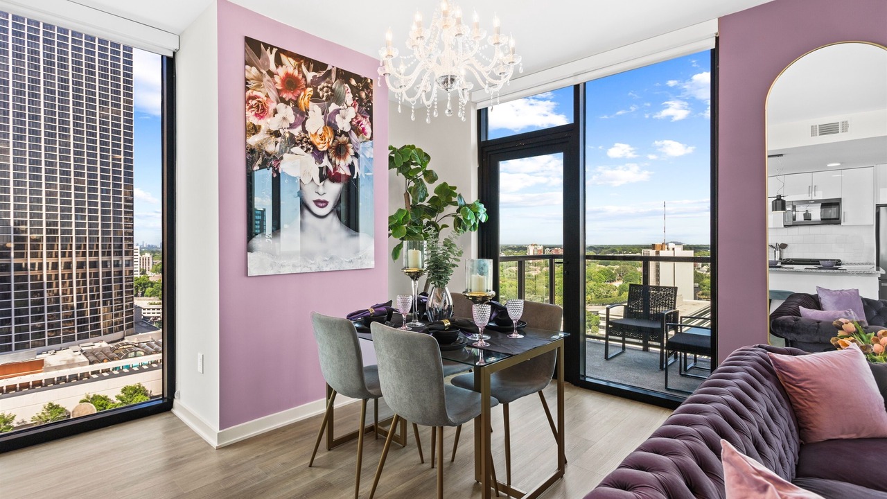 Photo of Livingroom in Peachtree Center