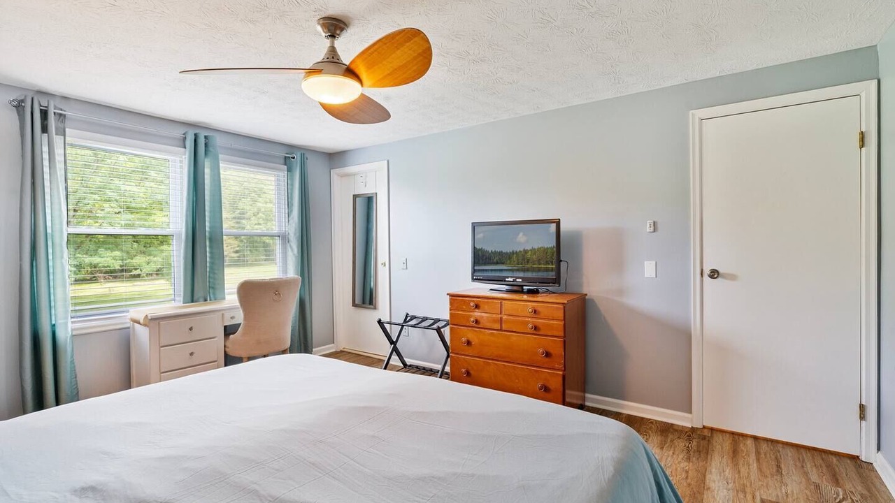 Photo of Bedroom in Romulus