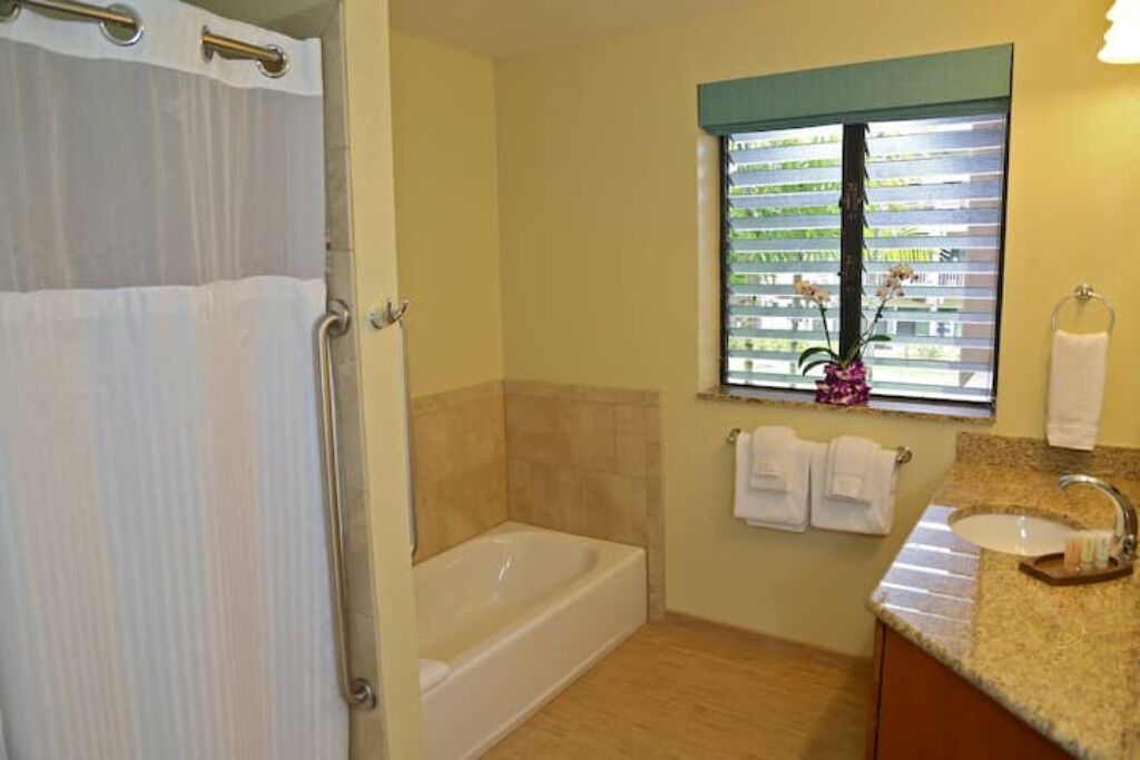 Photo of Bathroom in Queen Emmas Bluffs