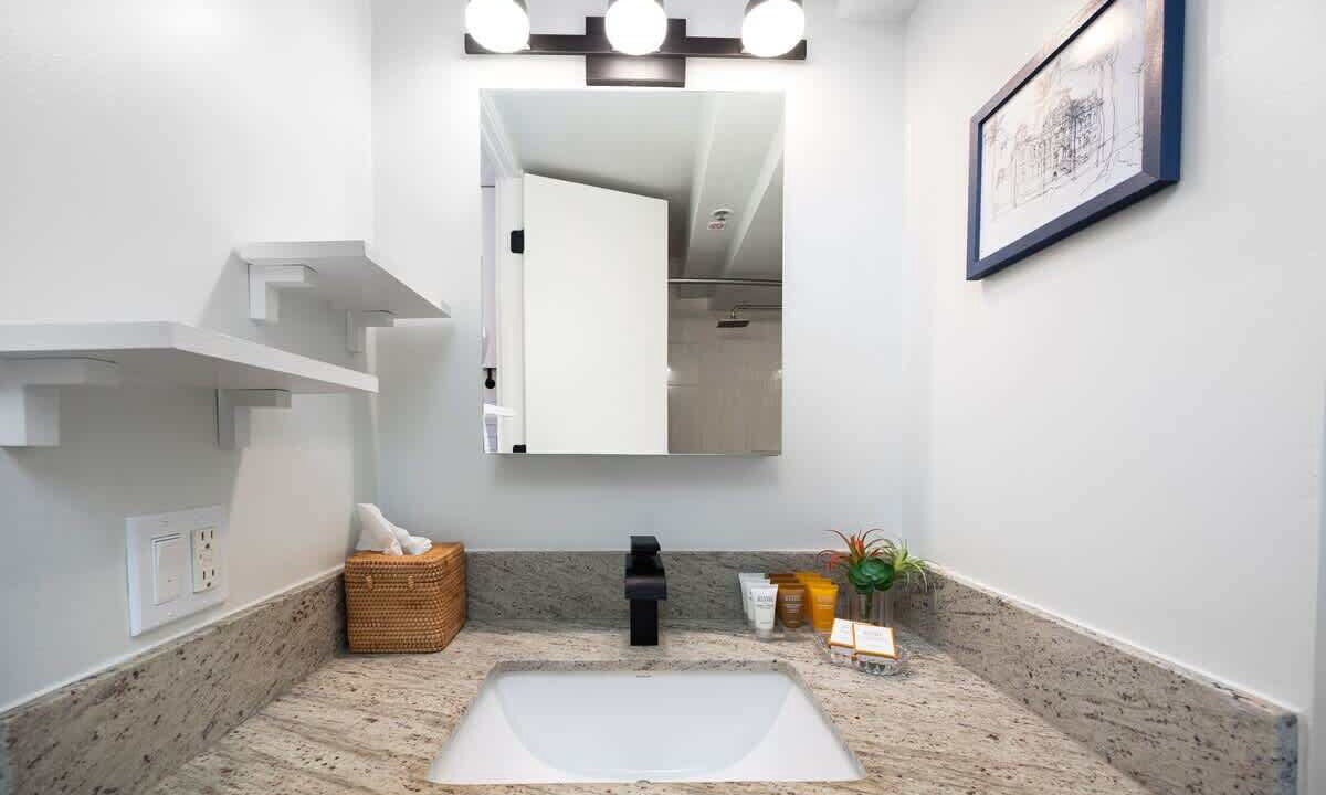 Photo of Bathroom in Waikiki