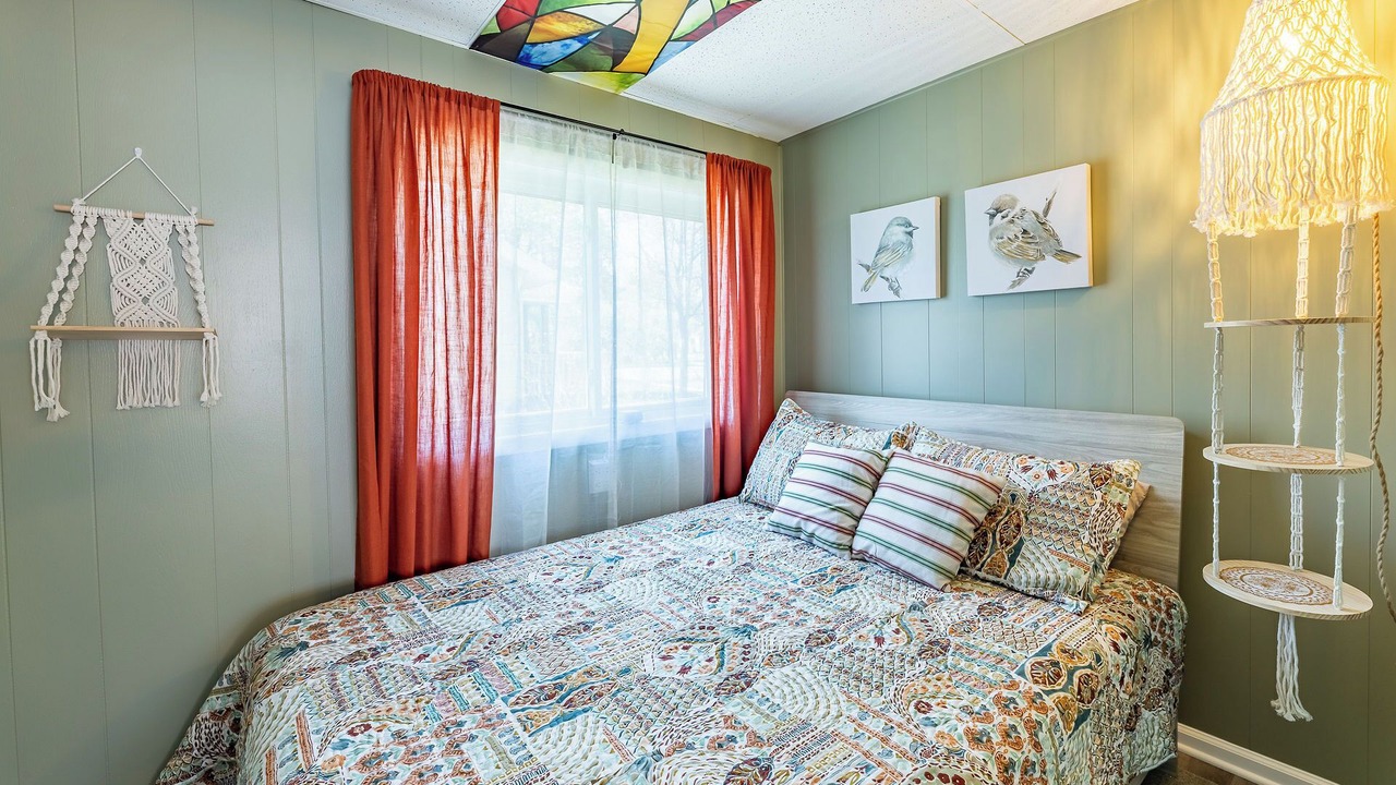 Photo of Bedroom in Lakeside