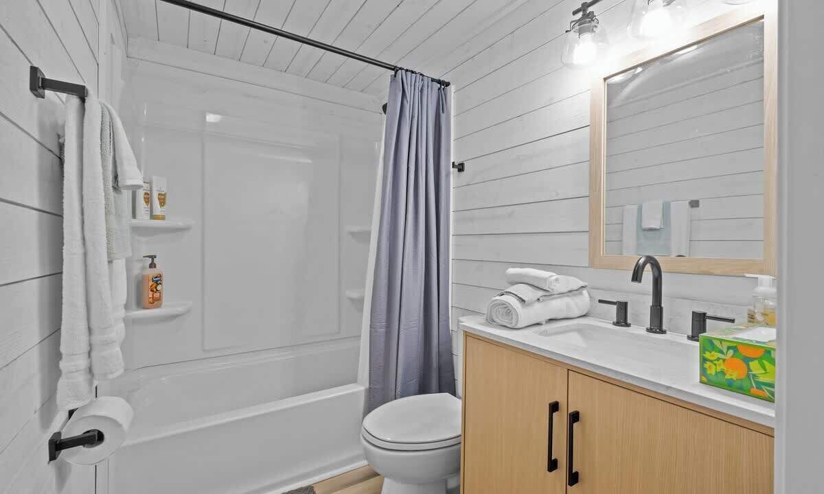 Photo of Bathroom in Old Fort
