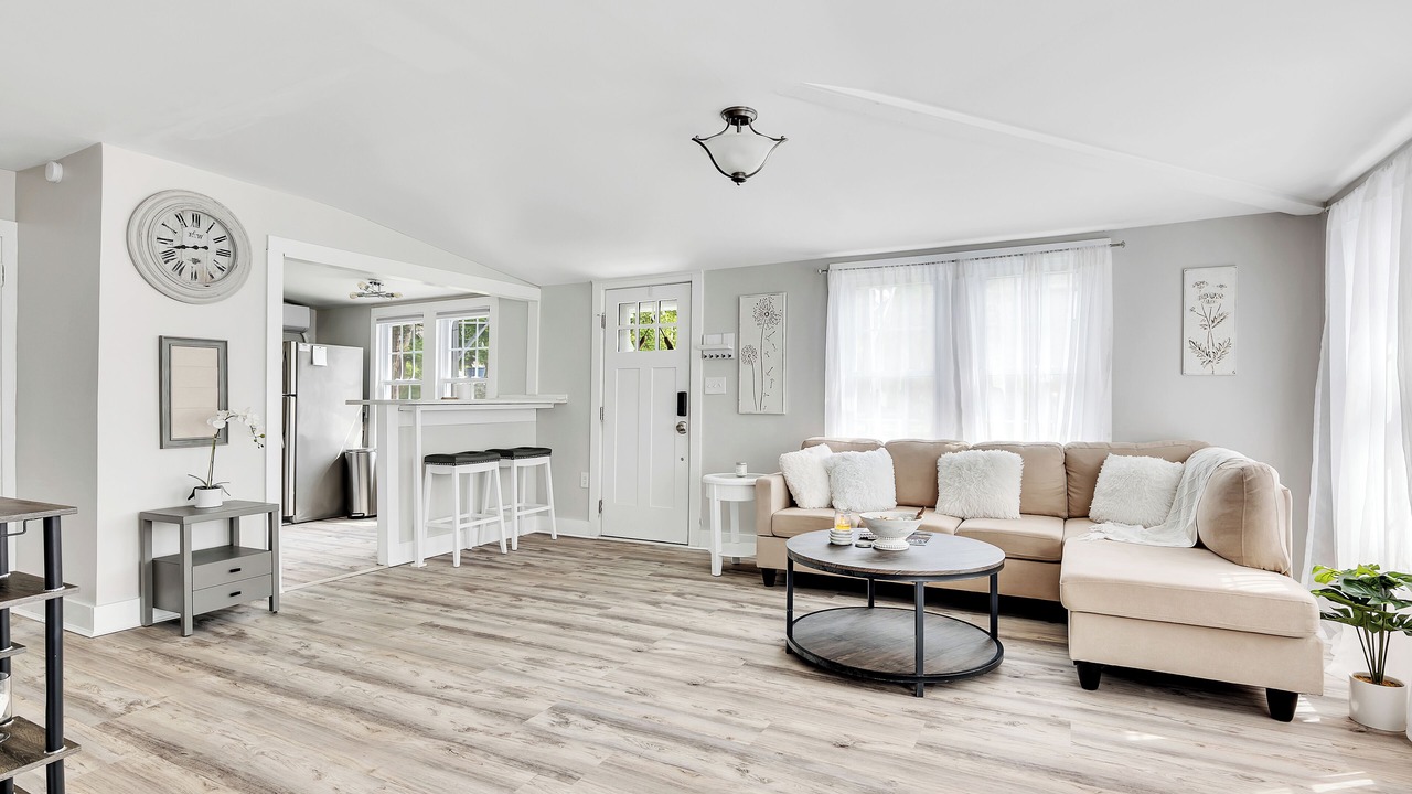 Photo of Livingroom in Saratoga Springs
