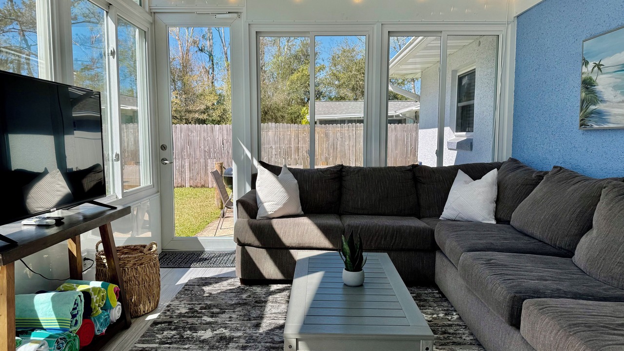 Photo of Livingroom in Dolphin's Cove
