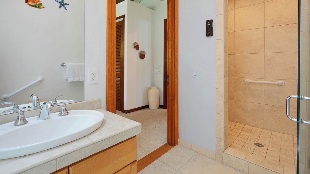 Photo of Bathroom in Kilauea
