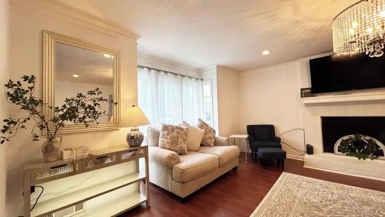 Photo of Livingroom in Stone Mountain