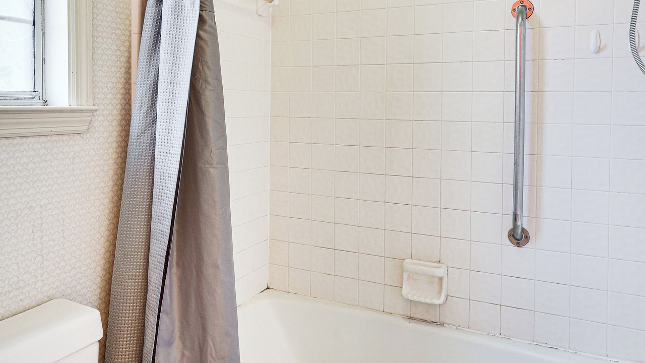 Photo of Bathroom in Dock Junction
