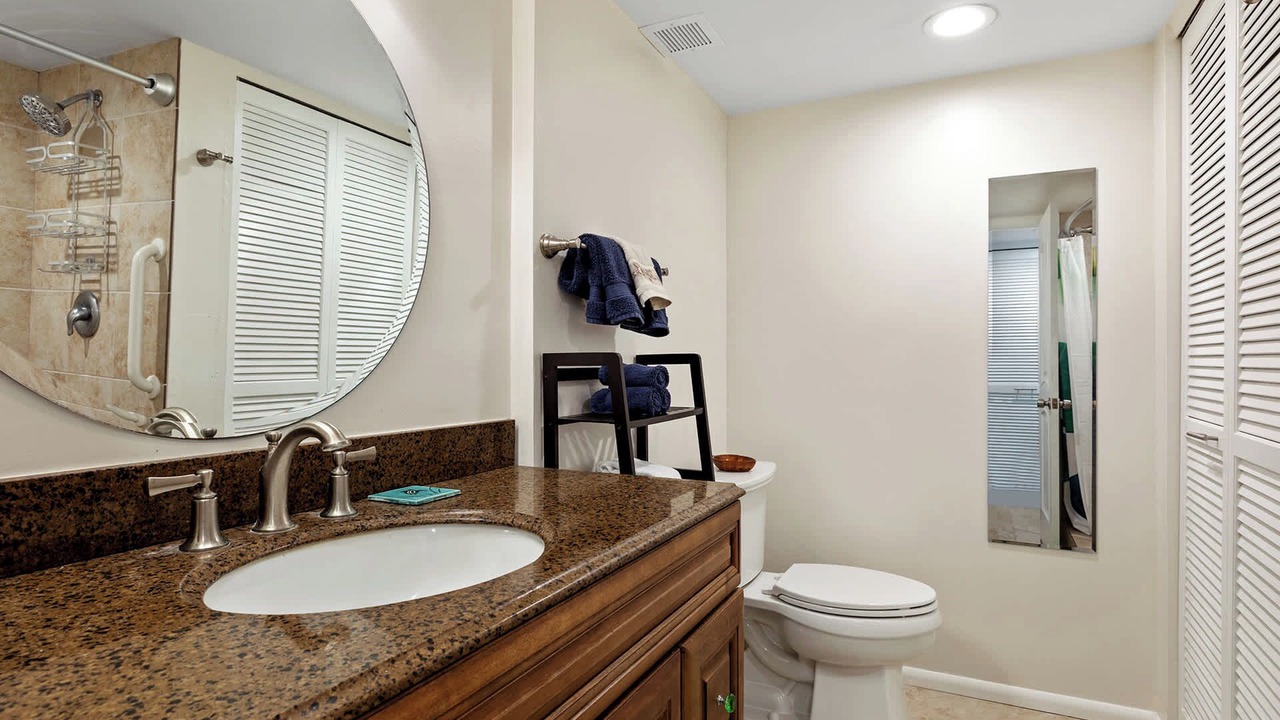 Photo of Bathroom in Kahaluu Bay
