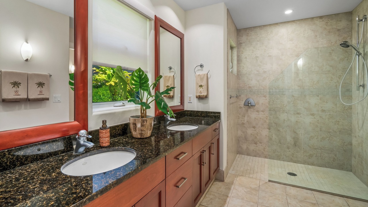 Photo of Bathroom in Queen Emmas Bluffs