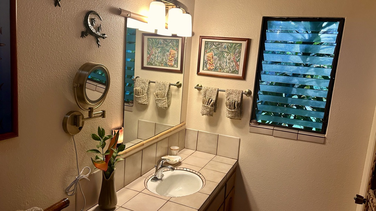 Photo of Bathroom in Wainiha