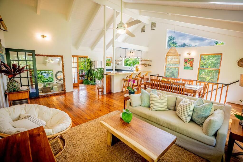 Photo of Livingroom in Hanalei