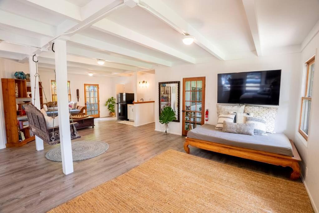 Photo of Livingroom in Hanalei