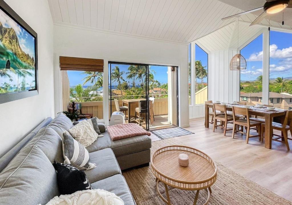 Photo of Livingroom in Poipu