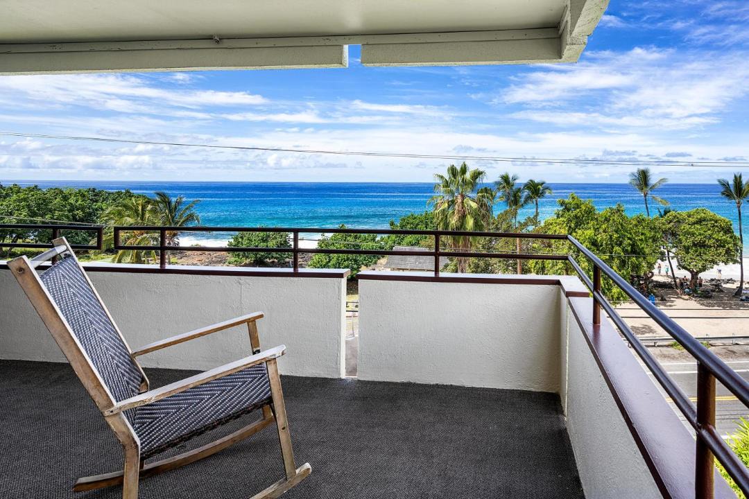 Photo of Patio Balcony in Kahaluu Bay