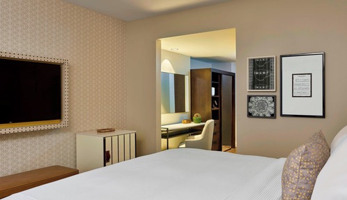 Executive Room, 1 King Bed (Mobility Accessible, Tub)