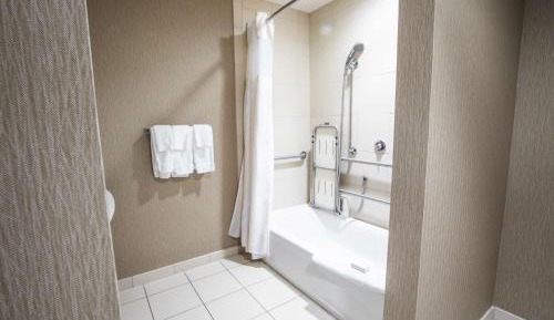 King Room with Bath Tub - Mobility Access