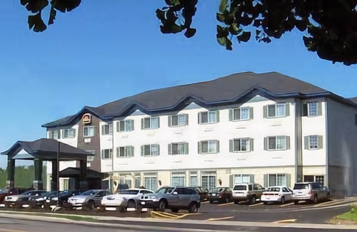 Penn Yan Hotel | Best Western Plus Vineyard Inn & Suites