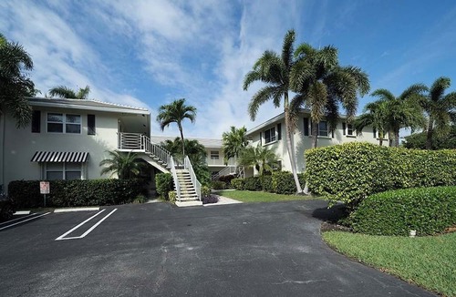 Delray Beach Condo | Two Bedroom Boutique Condo 2 Blocks from the Beach and Atlantic Avenue