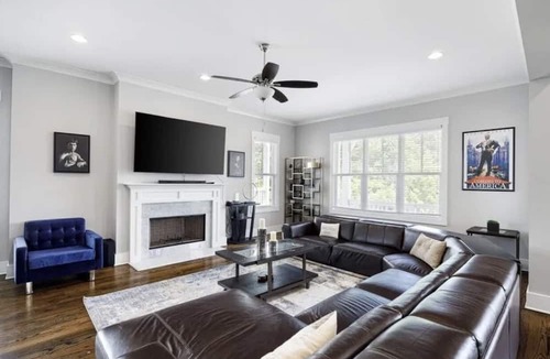 Westside House | Beautifully spacious 4 bed/ 4 bath house with game room in the heart of Atlanta!