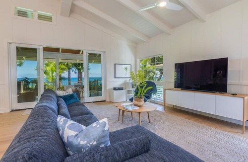 Wainiha House | Modern Beachfront Estate near Tunnels, Sleeps 12
