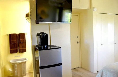 Princeville Apartment | Air Conditioned Upstairs Studio w/RESERVED PARKING; Pool, -WIFI-Walk to Beach