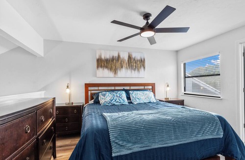 North Beach Apartment | Chic Townhouse w/Hot Tub, 4 Mi to Atlantic Beach!