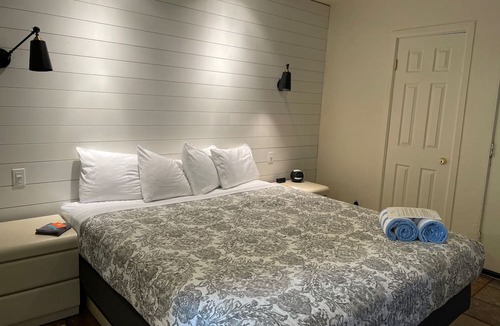 Warm Sands Hotel | Desert Paradise Resort- Gay Men's Resort