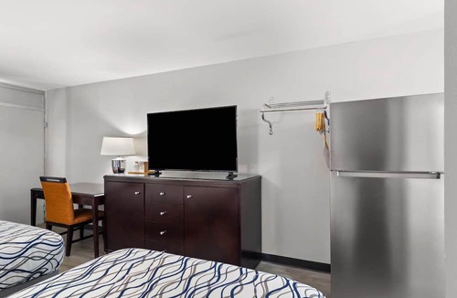 Orange Park Hotel | Suburban Studios Orange Park - Jacksonville near Naval Air Station