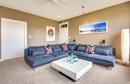 Roswell Apartment | Modern Retreat w/River View in Roswell!