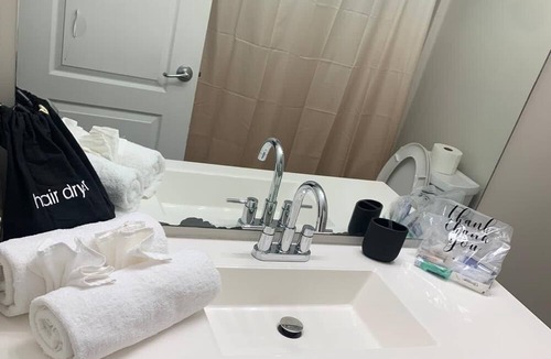Southwestern House | Inviting home in Atlanta, GA where we guarantee you will have a Stellar Stay!