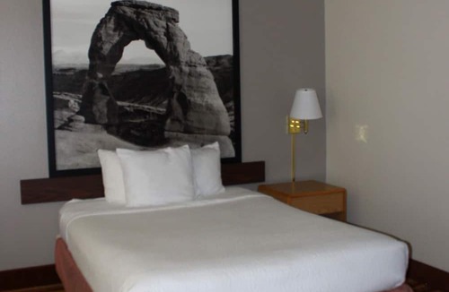 Green River Hotel | Super 8 by Wyndham Green River
