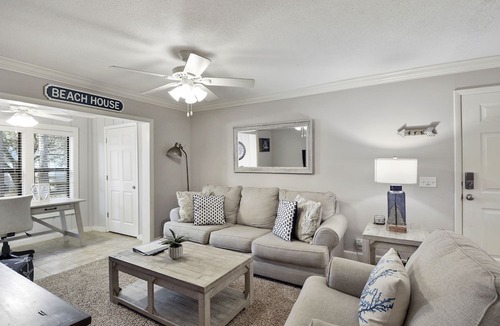 Saint Simons Heights Condo | Gated Beach Condo Pool, Tennis, Gym Walk to Ziggy’s St. Simons